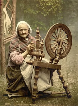 spinning-wheel-63007__340